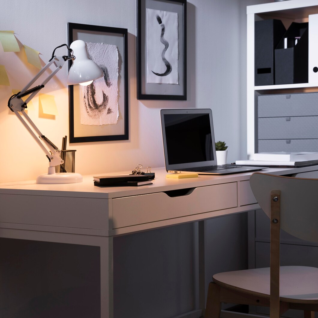 Jak stworzyć komfortowe miejsce pracy biurowej w domu?