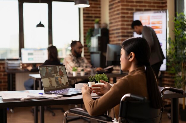 Elastyczne przestrzenie biurowe jako przyszłość pracy hybrydowej